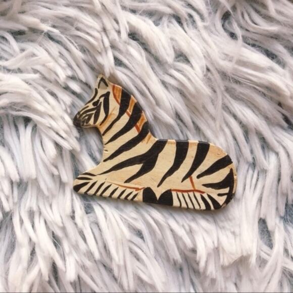 Vintage Handmade Zebra Brooch Pin - Picture 2 of 4